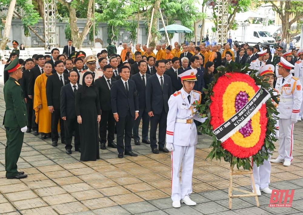 Đoàn đại biểu tỉnh Thanh Hóa viếng Tổng Bí thư Nguyễn Phú Trọng